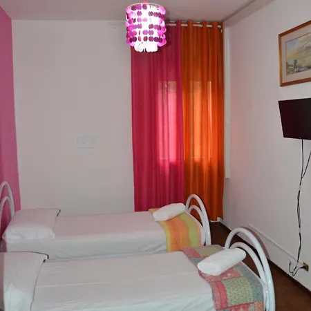 Rosa Bed & Breakfast 2*